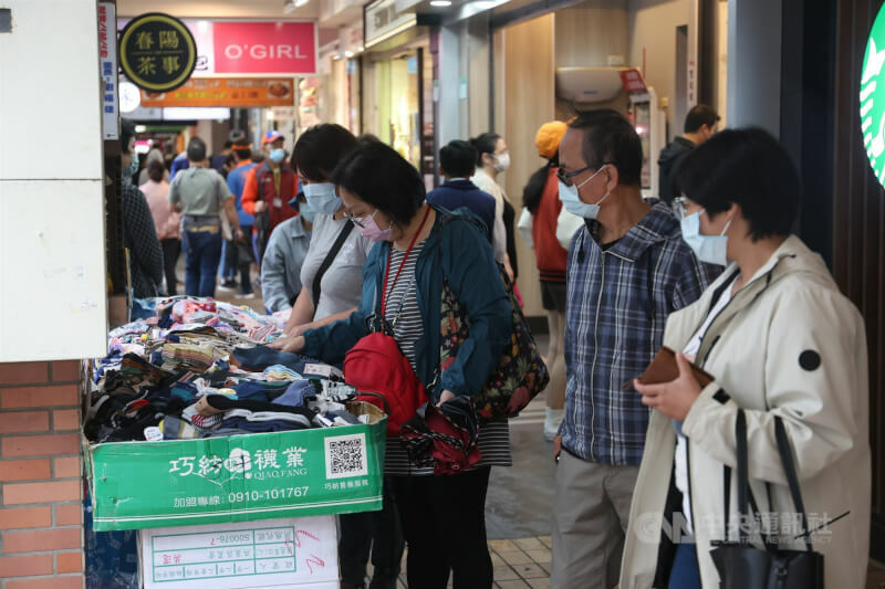 國內近日麻疹疫情擴大,接觸者多達3123人,衛福部表示有檢討疫苗供給狀況。(中央社)