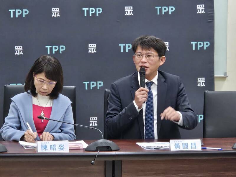 民眾黨9日發布民調顯示,超過4成民眾認為柯案證據薄弱,且違反偵查不公開原則,6成民眾希望重大案件應公開直播。(Photo by 呂翔禾/台灣醒報)