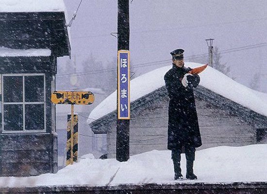 日本導演降旗康男根據名作家淺田次郎1995年短篇小說「鐵道員」改編的電影《鐵道員》,就用這首Tennessee Waltz賺足觀眾淚水。(網路截圖)