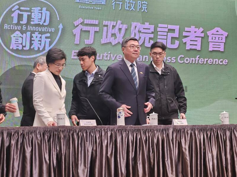 行政院長卓榮泰20日再次召開記者會,痛批在野黨大量刪減與凍結預算恐高達4872億,形同癱瘓政府運作。(Photo by 呂翔禾/台灣醒報)