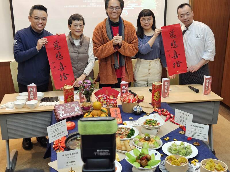 環團與立委21日推廣永續蔬食年菜,盼以少油、低碳的烹調方式,兼顧永續與健康。(Photo by 呂翔禾/台灣醒報)