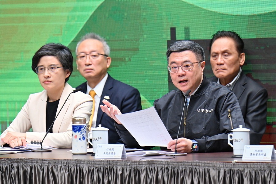 行政院長卓榮泰21日再次召開記者會,痛批立法院二讀預算混亂,影響金額難以預估,台電追加預算更不該刪。(行政院提供)