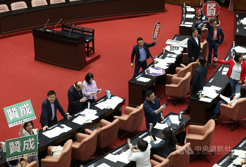 還有多項法案在覆議或是釋憲中,甚至還沒送出立法院,新年國會恐怕還是會有許多紛爭。(中央社)
