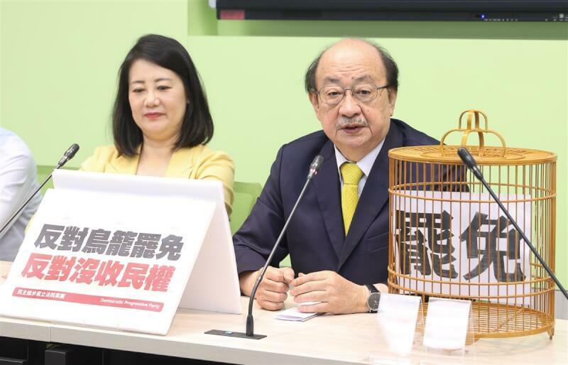 民進黨立院總召柯建銘3日介紹新任黨團幹部,並持續鼓吹大罷免。(中央社)