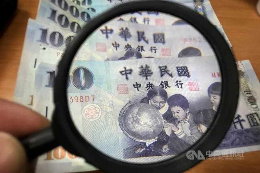 勞動與退撫兩大基金因為台股與全球股市影響,不約而同都有高收益率。(中央社)