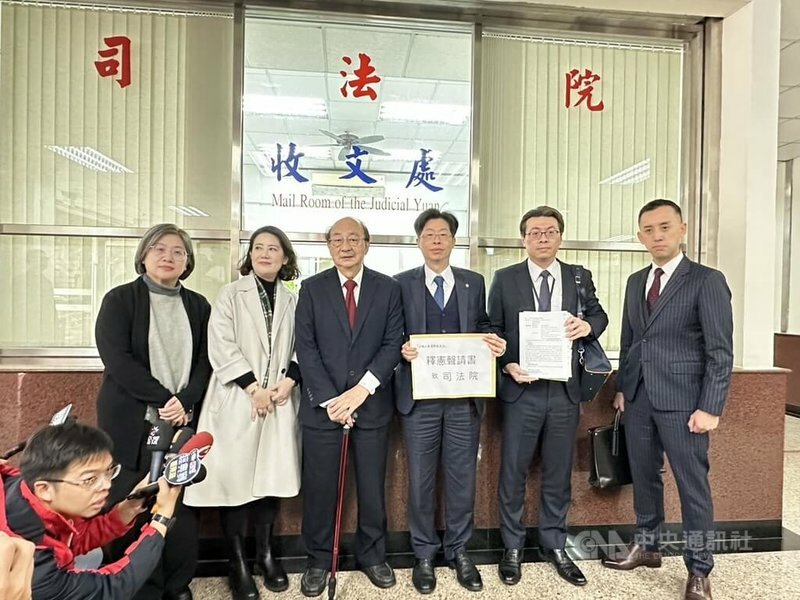 民進黨團20日針對《選罷法》提出覆議,至於總預算與《財劃法》是否提覆議?政院尚未宣布。(中央社)