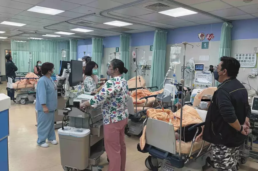 急診爆發擁塞危機,彰基醫院急診部大爆滿,浮現病床荒危機。(圖:彰基醫院提供)