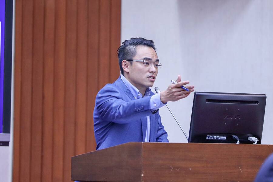 立法院國是論壇發言上,藍委呼籲政府不要再煽動大罷免,應儘速解決如急診、軍人待遇等問題。(洪孟楷臉書)