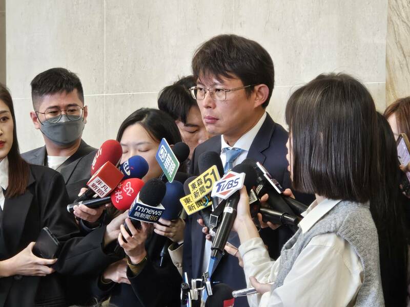 民眾黨主席黃國昌9日出席論壇,針對時事議題接受媒體聯訪。(Photo by 呂翔禾/台灣醒報)