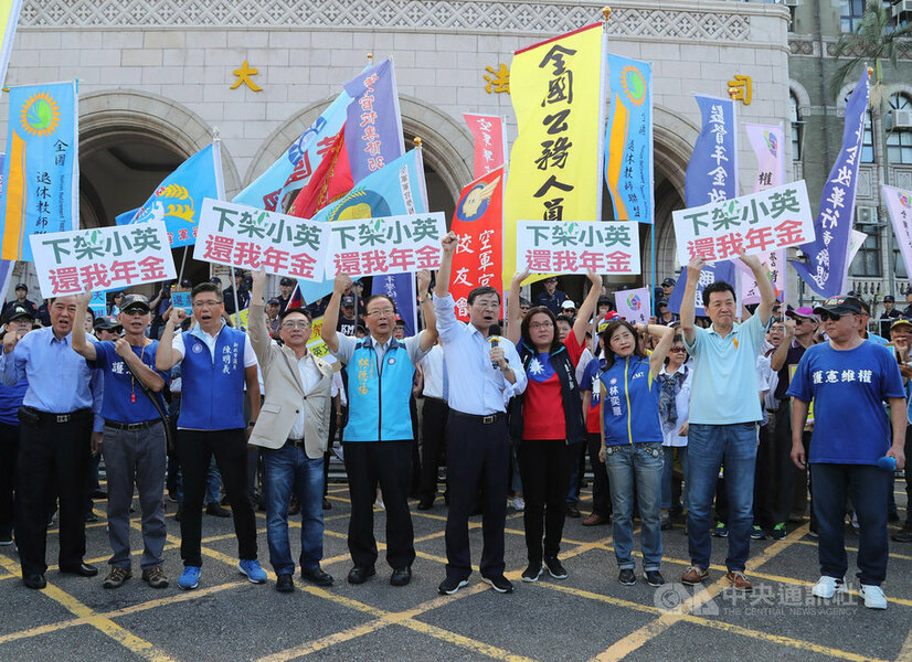 國民黨團曾打算將「停止年金改革」作為本會期優先法案,但目前因為大罷免與意見分歧,恐暫緩推動。(中央社)