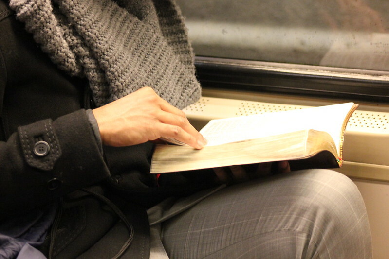 桑格表示讀完聖經讓他重新認識上帝。(Photo by Elvert Barnes on Flickr used under Creative Commons license)