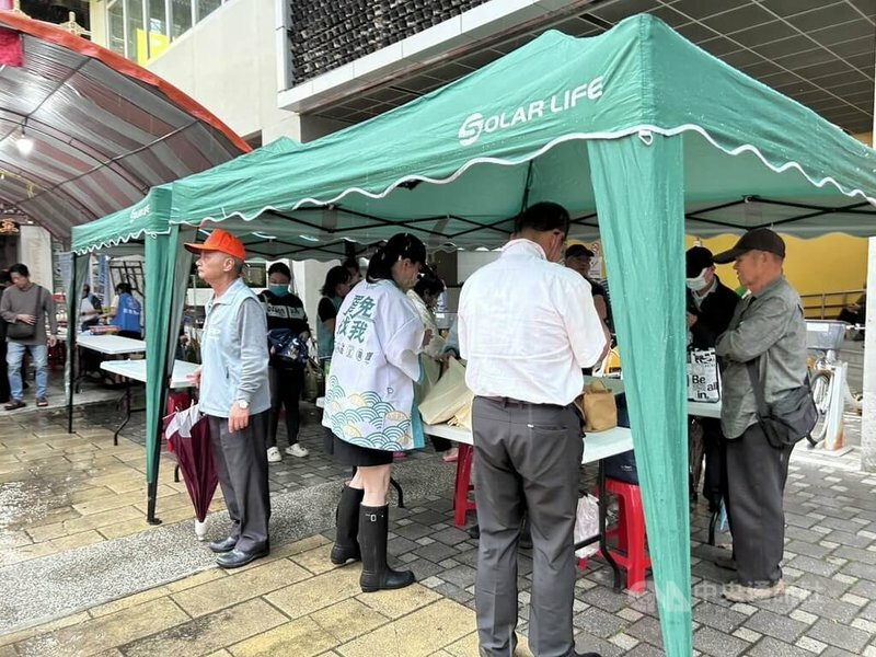 針對二階罷免連署,受訪綠營民代都指出連署狀況很熱絡;藍委則呼籲黨中央,應跟支持者宣傳如何投票。(中央社)