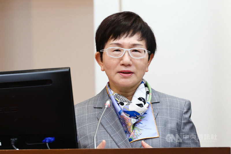 財政部長莊翠雲20日就國安基金、超徵稅收等問題答覆立委質詢。(中央社)