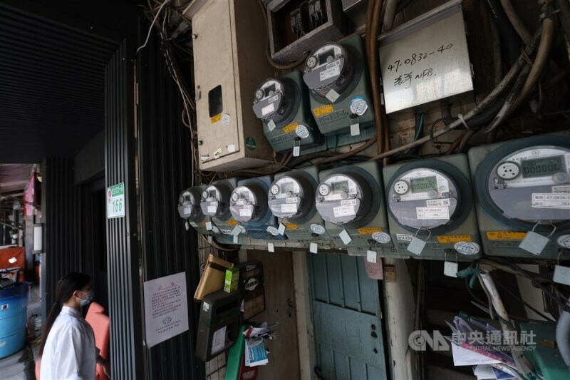 電價調漲方案恐平均漲幅6%,藍委再次批評錯誤能源政策導致高電價。(中央社)