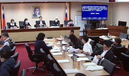立法院26日針對國定假日相關法規進行討論。(直播截圖)