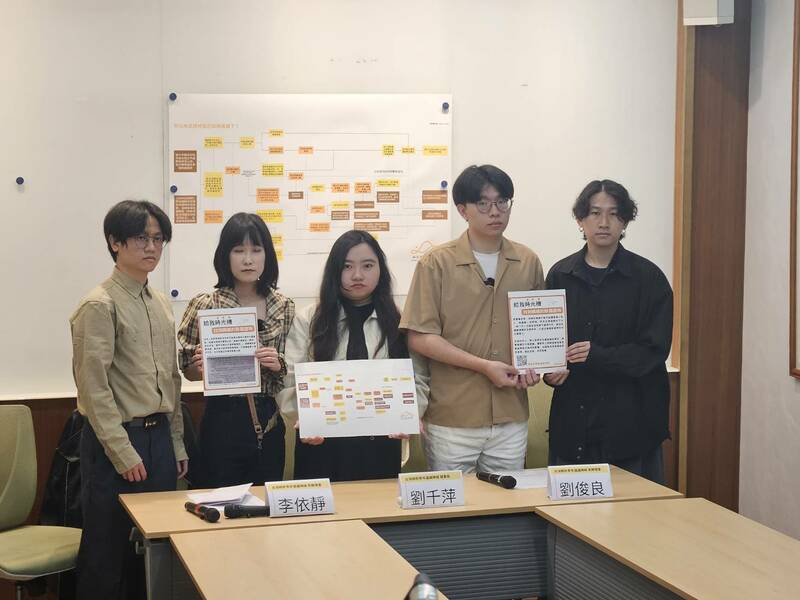 移民青年陣線14日召開記者會,呼籲移民署與陸委會延長補件時間、增加替代方案,監察院則要調查是否侵害人權。(Photo by 呂翔禾/台灣醒報)