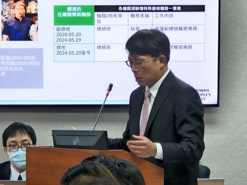 民眾黨立委黃國昌21日質詢時,關切近日涉入共諜案者,過去是否辦理特殊安全考核。(Photo by 呂翔禾/台灣醒報)