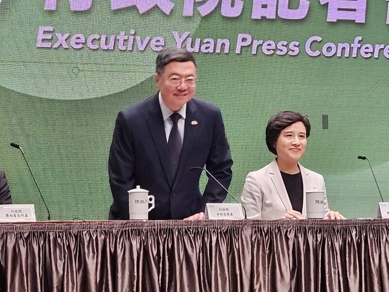行政院長卓榮泰24日提出《因應國際情勢強化經濟社會及國土安全韌性特別條例》,內容包括協助企業因應關稅戰,還有撥補台電、勞健保。(Photo by 呂翔禾/台灣醒報)