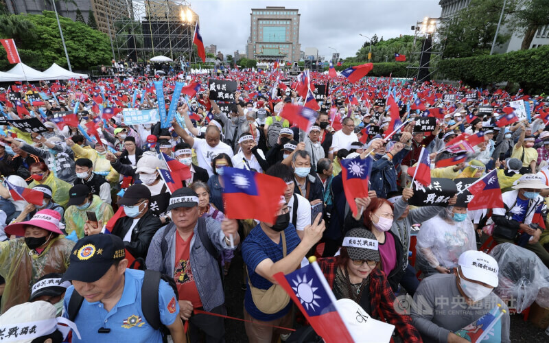 針對此次426大遊行後續成效,學者受訪時都認為有限,並指出在野黨缺乏新且合理的論述。(中央社)