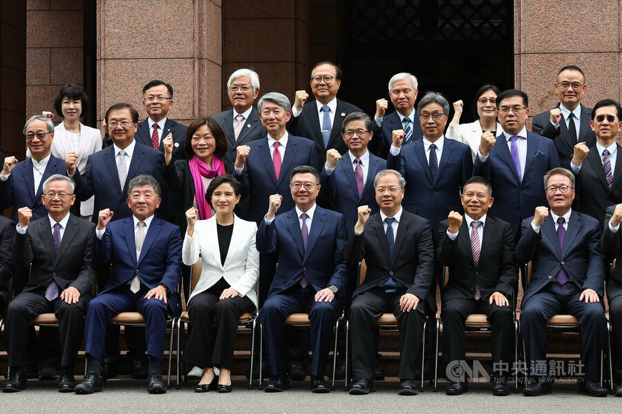 面對外界一連串的質疑,最新的解方是要在520改組內閣。(中央社)