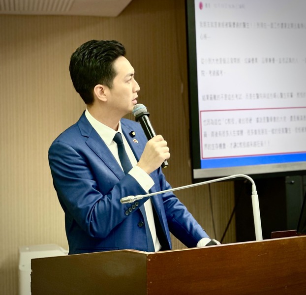 國民黨立委廖偉翔8日呼籲政府強化長照人力添補。(廖偉翔臉書)