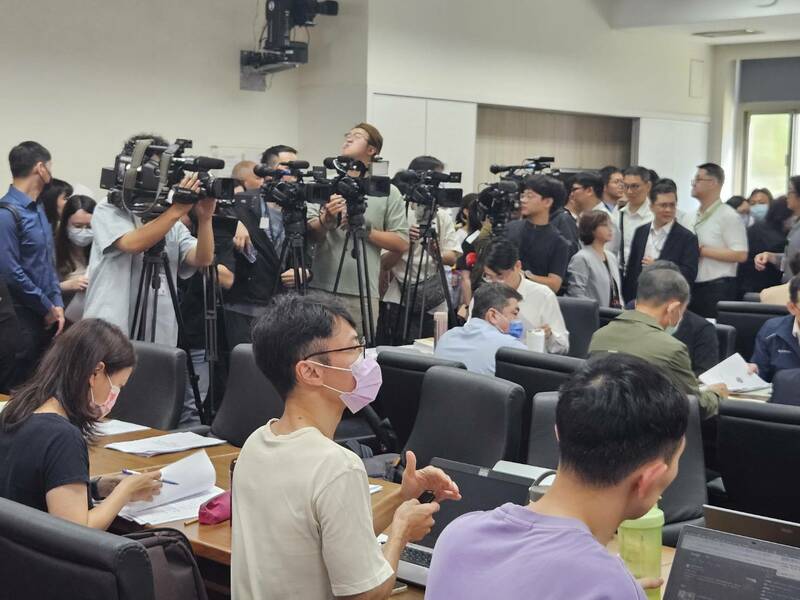 立法院經濟、財政委員會14日聯席審查《因應國際情勢強化經濟社會及國土安全韌性特別條例》等提案。(Photo by 呂翔禾/台灣醒報)
