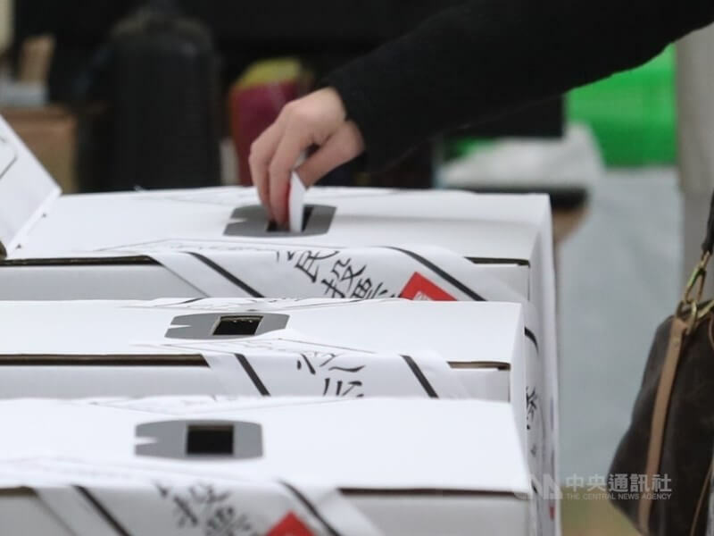 各界都相當關注中選會是否會讓核三公投與罷免案一起投票?中選會僅表示依法辦理。(中央社示意圖)
