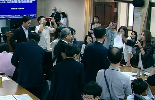 立法院內政委員會處理行政院預算解凍案,解凍1億多元,但仍有5億無法解凍。(直播截圖)