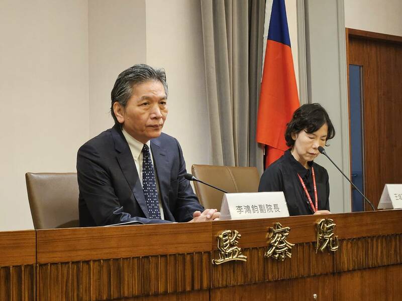 監察院副院長李鴻鈞2日親上火線,說明3位監委遭舉發公務車私用的處置狀況。(Photo by 呂翔禾/台灣醒報)