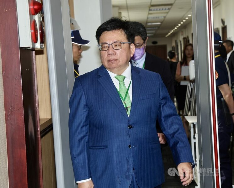 監察院秘書長李俊俋(前)。(中央社)
