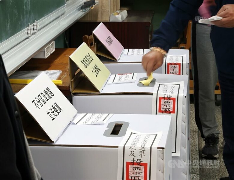 中選會主委李進勇12日透露,7月10日到8月19日之間的某個星期六,將會是首波罷免案的投票日期。(中央社示意圖)