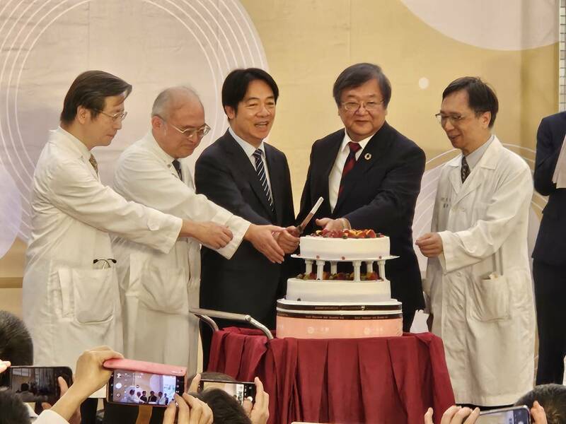 總統賴清德16日出席「台大醫院130周年慶」,致詞時不忘宣傳「健康台灣」政策。(Photo by 呂翔禾/台灣醒報)