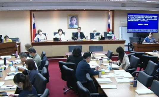 19日的《住宅法》修法審查會議上,有藍委呼籲政府鼓勵釋出空屋,以增加房東加入包租代管的數量。(直播截圖)