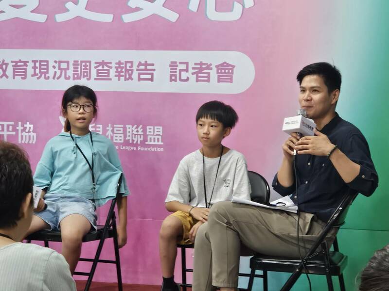 性平協與兒福聯盟8日召開記者會,呼籲加強性別知識的教育與溝通。(Photo by 呂翔禾/台灣醒報)