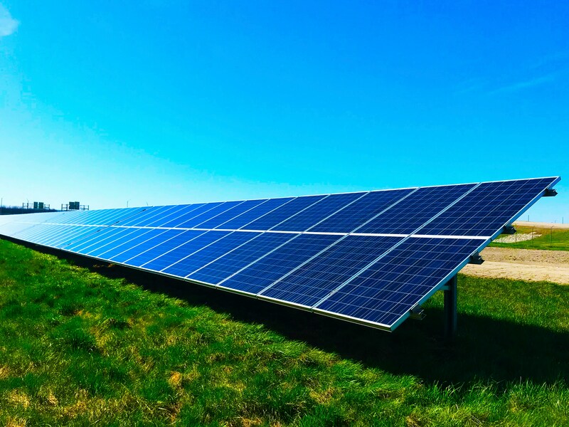 太陽能佔了歐盟電力結構的22.1%,至少有13個成員國創下太陽能發電量新記錄。(Photo by Chelsea on Unsplash under C.C License)