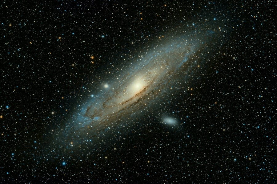 行星系統示意圖。天文研究發現,宇宙中一顆類太陽恆星HOPS-315,其與太陽系形成初期的模樣相似。(Photo by Guillermo Ferla on Unsplash under C.C License)