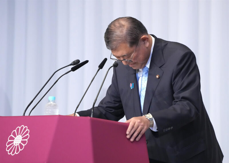 日本雖然與美國談成貿易協定,但首相石破茂也因國內外各種壓力,將於8月底請辭。(中央社)