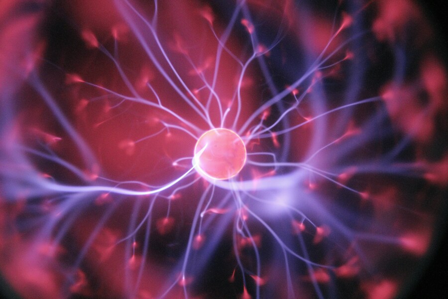 法國醫學試驗針對腦中多巴胺分泌神經元,並運用光生物刺激作為治療帕金森氏症的先導臨床研究。(Photo by Photo by Hal Gatewood on Unsplash)