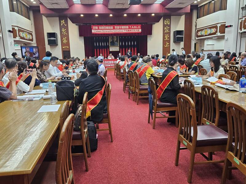台灣國際幸福家庭聯盟等民團5日邀請各方代表響應家庭價值與餐桌文化。(Photo by 呂翔禾/台灣醒報)