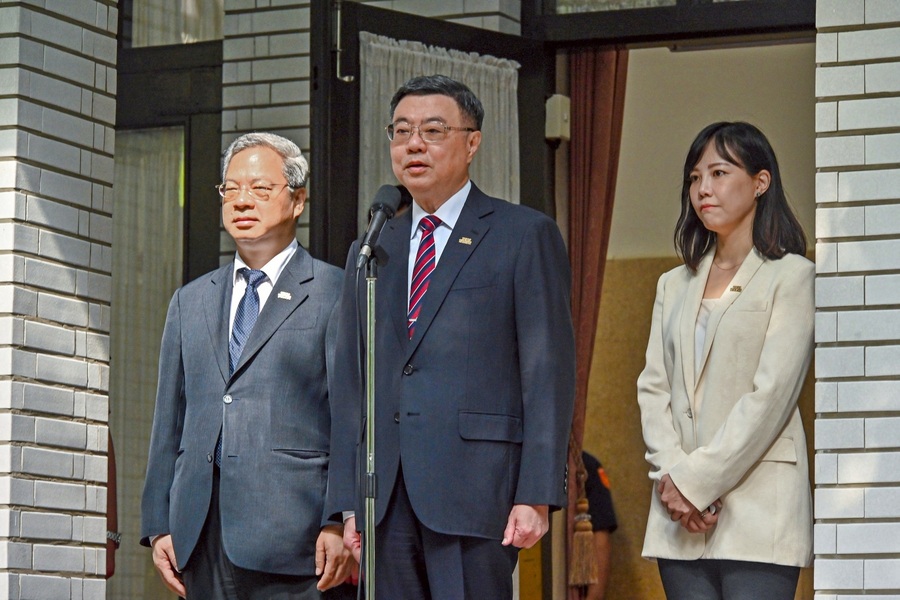行政院長卓榮泰12日接受媒體聯訪,強調未來會加強與立法院溝通。(行政院提供)