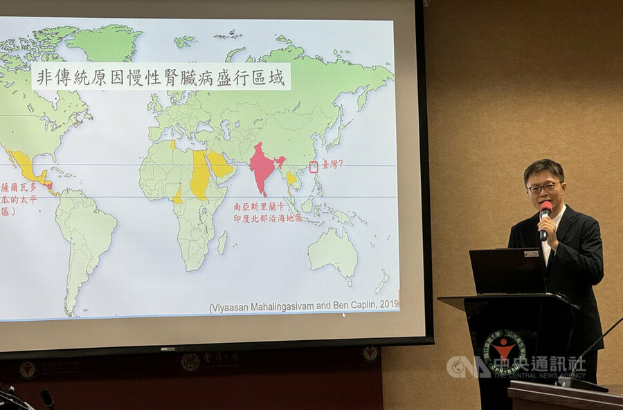 台大公共衛生學院23日發表最新研究,環境與職業健康科學研究所教授楊孝友簡報指出,熱危害恐導致腎臟傷害,尤其戶外工作者、中老年人及懷孕婦女等,因身體的熱調節能力下降,更要注意熱危害預防。(中央社)