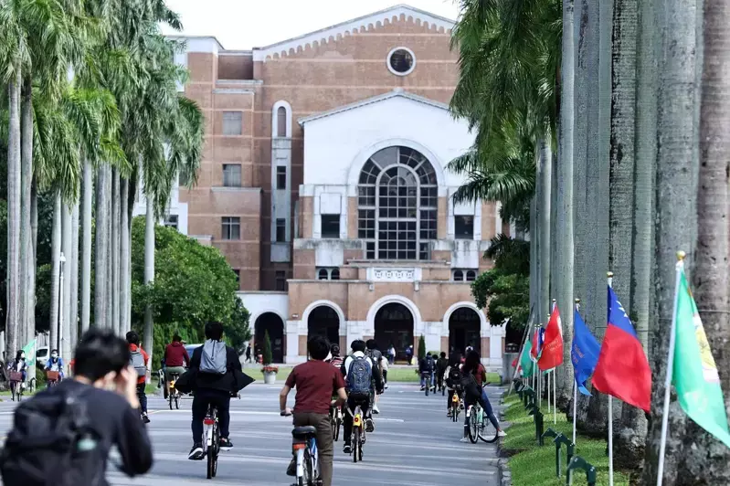 台灣的學制,雖已有不同名稱,讀小學就是六年,中學也是六年,學習過了這兩個六年,通常已達可以自主的十八歲,應該也能具備就業的能力,可惜台灣的教育規範與內容不是如此。(網路截圖)