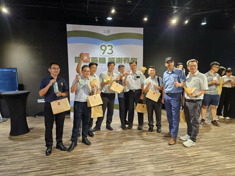 文總3日舉行舉行「國軍英雄 感謝有你」敬軍活動,現場有多樣美食、按摩可輕鬆體驗。(Photo by 呂翔禾/台灣醒報)
