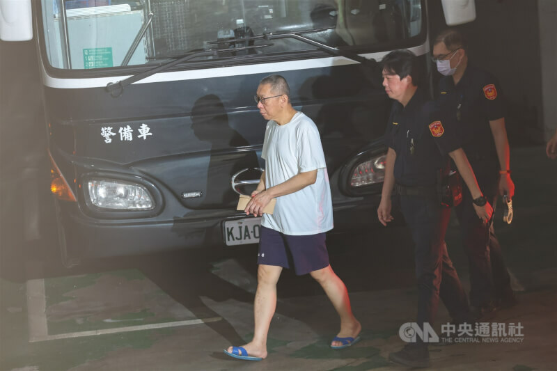 民眾黨前主席柯文哲8日獲得交保,雖然他可能因京華城案辦案進度獲得不少聲量,仍有許多議題要面對。(中央社示意圖)