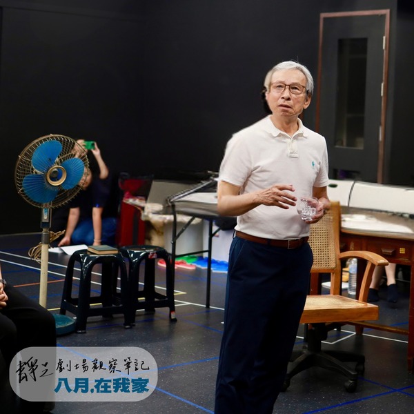 念真倘若一如他在「保利達P」廣告中「本色」演出的日常腔調來詮釋艾略特的詩,相信一定能超越Sam Shepard,讓整齣舞台劇在他引導下走進Life is too long的世界。(photo by 綠光劇團 via Facebook)