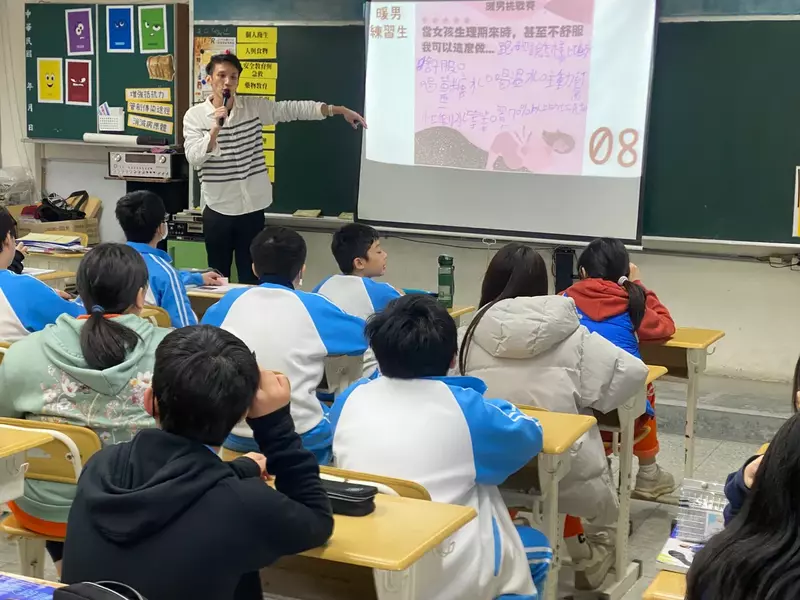 我努力掙扎,試著扮演一個好老師──參加科學展覽、指導話劇比賽、進行行動研究、親自投入國語文競賽……,我一次次登場,賣力演出,把角色放到極大,(本報資料照片)