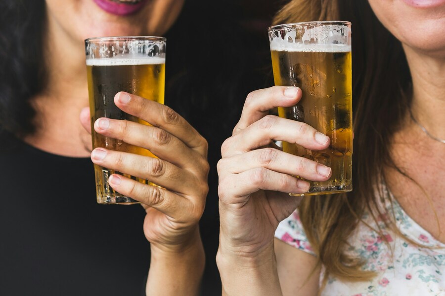 英美跨國研究指出,飲酒會對大腦健康造成傷害並增加失智症風險。(Photo by Paloma A. on Unsplash under C.C License)