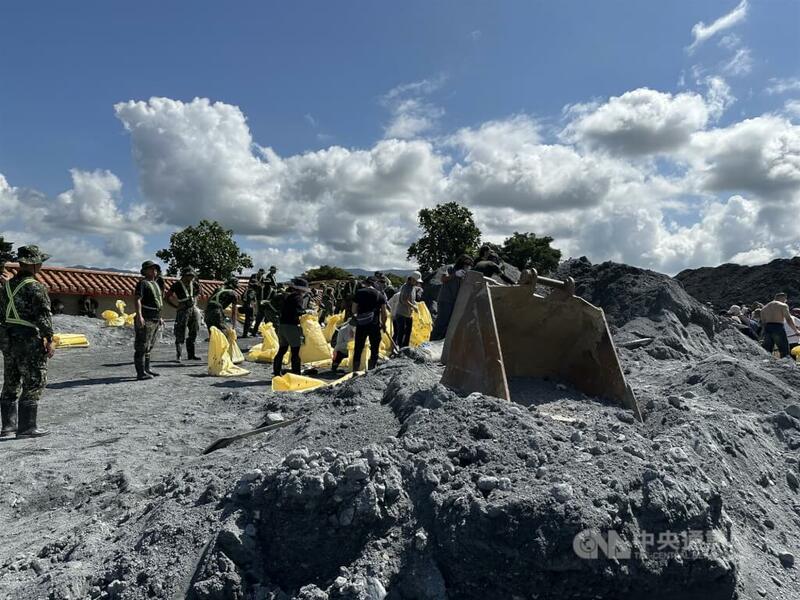 針對花蓮光復鄉災後復原,學者張文亮近日建議企業可協助在地生意、商業小額貸款與協助重蓋建築。(中央社示意圖)