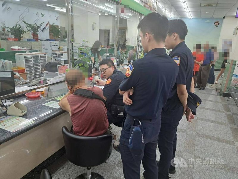 資安署提醒,近日將普發現金,政府單位不會主動發放簡訊、網址要求民眾填寫,若有可疑訊息不要輕易點擊。(中央社示意圖)