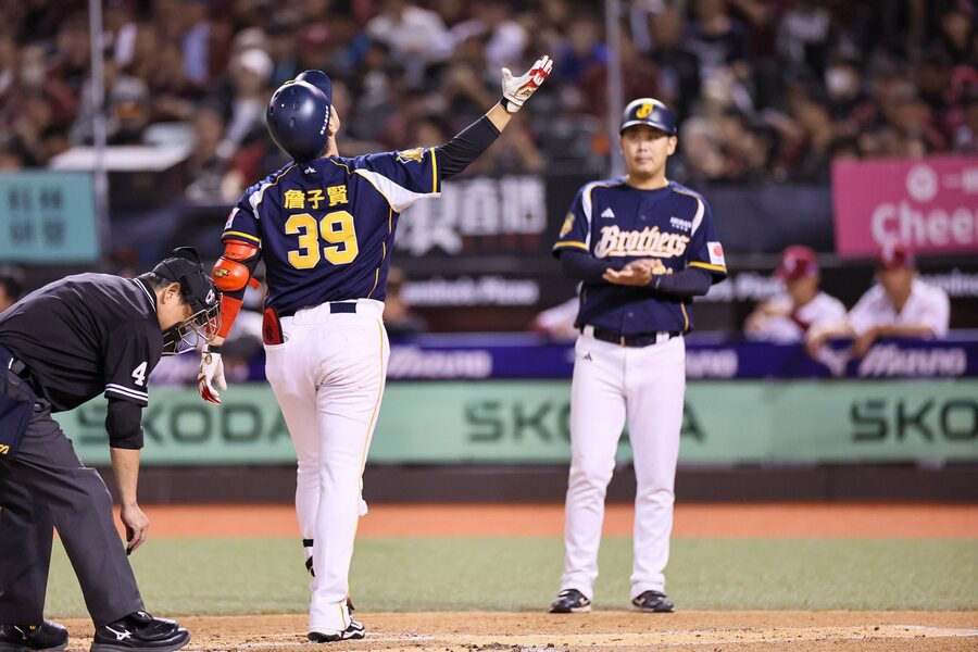 打擊狀態差、調度不合適,讓中信疲軟打線斷送二連霸美夢。(圖為主力打者中,OPS唯一過平均的中信打者詹子賢)(photo from CPBL官方臉書)